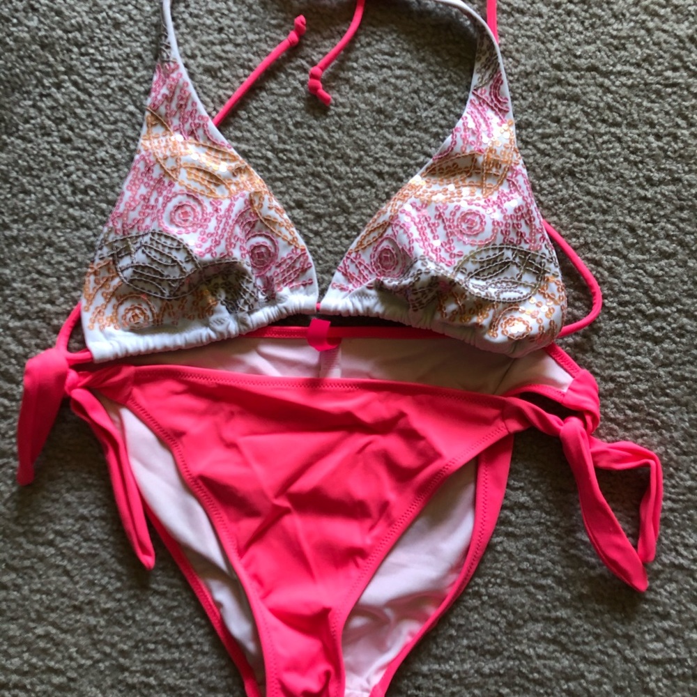 Victoria’s Secret bikini